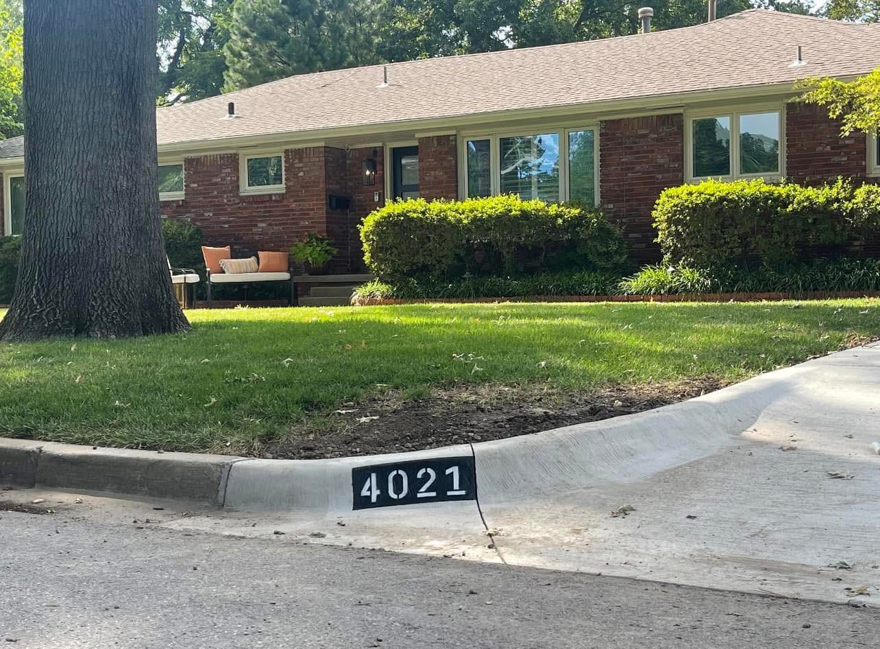 HOA & Bulk Curb Painting in Tulsa